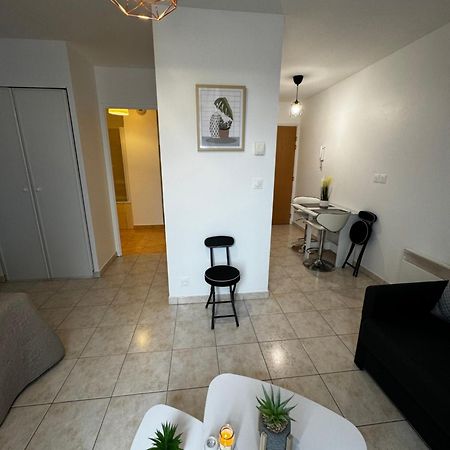 Appartamento Le Studio Du 72 Bussy-Saint-Georges Esterno foto