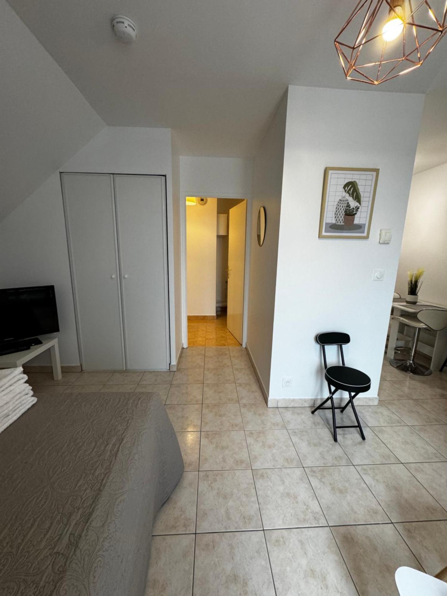 Appartamento Le Studio Du 72 Bussy-Saint-Georges Esterno foto