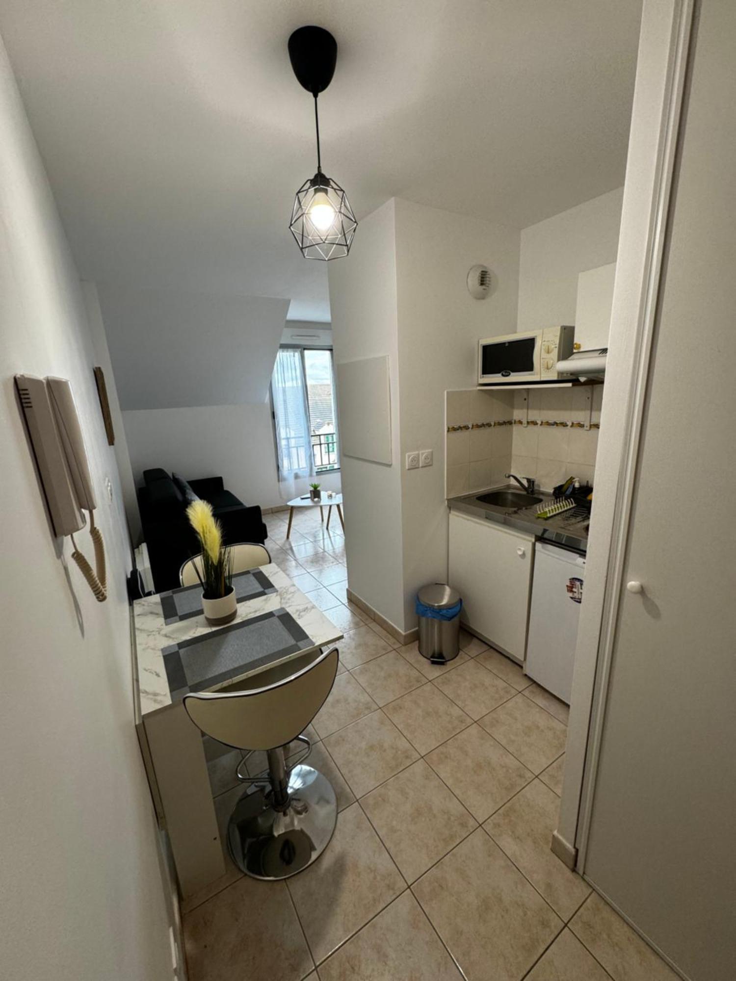Appartamento Le Studio Du 72 Bussy-Saint-Georges Esterno foto