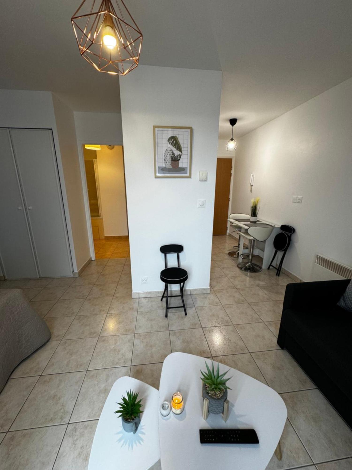 Appartamento Le Studio Du 72 Bussy-Saint-Georges Esterno foto